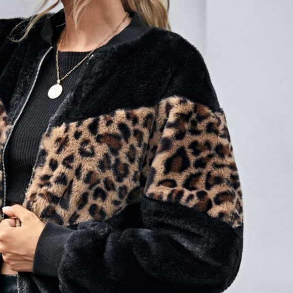 1 LEFT! Super Plush💕Leopard Faux Fur Bomber - Picture 5 of 10